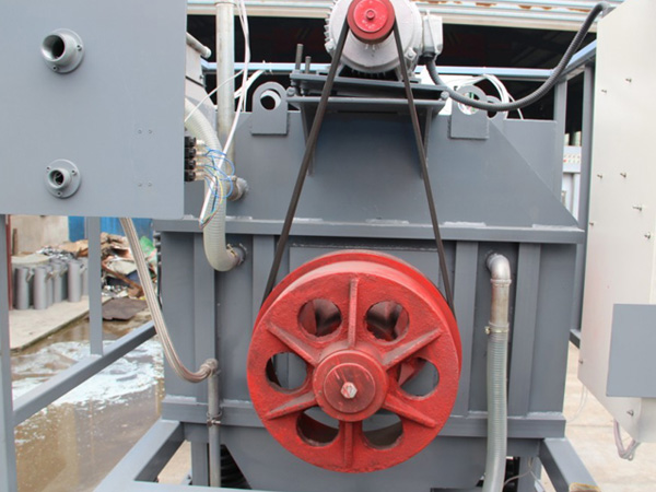 采用制冷技術(shù)對進缸溶劑的溫度進行控制，將更適宜于對皮草類織物的干洗