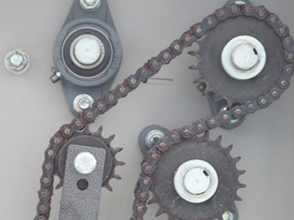 它具備三折、五折的折疊功能，最大的折疊范圍是3000×3000mm