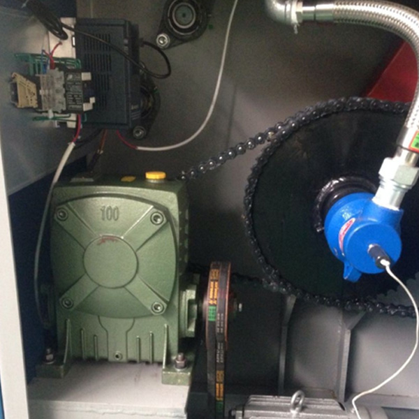 C8產(chǎn)品能夠滿(mǎn)足一般五星級(jí)酒店洗衣房對(duì)布草燙平效果的高品質(zhì)要求，及對(duì)設(shè)備穩(wěn)定性的基本要求