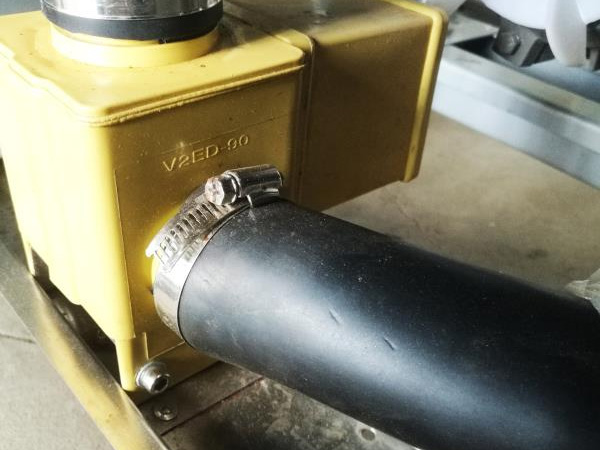 全自動(dòng)洗脫烘一體機(jī)結(jié)構(gòu)新穎、操作簡單、安裝方便